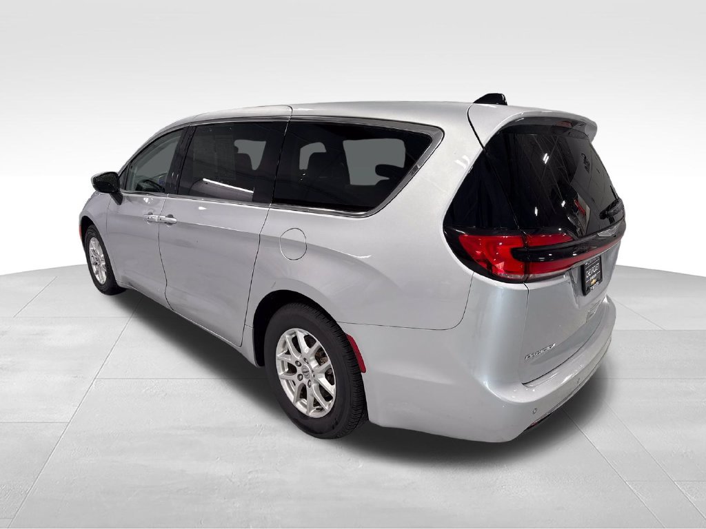 Used 2023 Chrysler Pacifica Touring-L FWD image 50