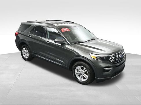 Used 2024 Ford Explorer XLT w/ Equipment Group 202A AWD/4WD image 36