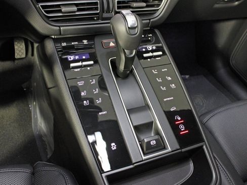 Used 2025 Porsche Macan image 29