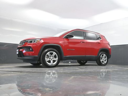 Used 2024 Jeep Compass Latitude AWD/4WD image 34