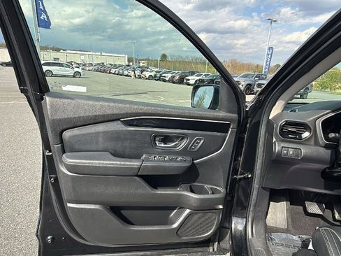 Used 2025 Honda Pilot Touring image 24