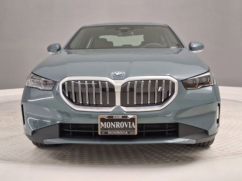 New 2026 BMW i5 eDrive40 image 4