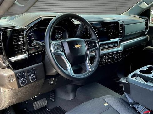 Used 2023 Chevrolet Silverado 1500 LT w/ Z71 Off-Road Package AWD/4WD image 17