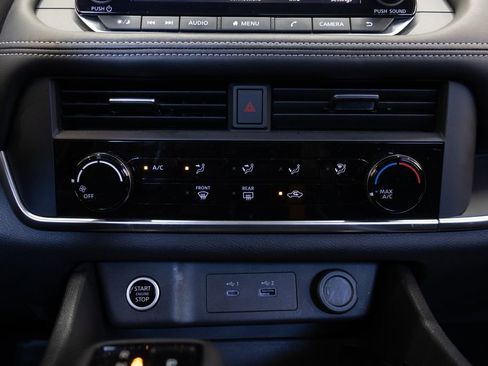 Used 2023 Nissan Rogue S image 30