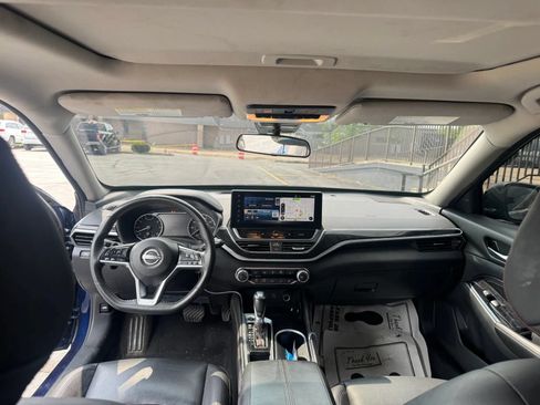 Used 2023 Nissan Altima 2.5 SR w/ SR Premium Package FWD image 9