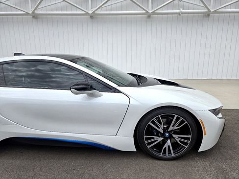 Used 2015 BMW i8 image 21