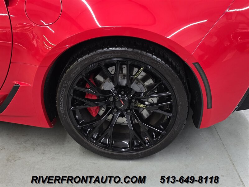 Used 2015 Chevrolet Corvette Z06 w/ 3LZ Preferred Equipment Group RWD image 22
