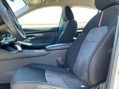 Used 2023 Nissan Sentra SR w/ Electronics Package FWD image 17