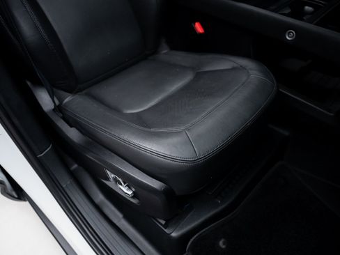 Used 2023 Land Rover Defender 130 SE image 65