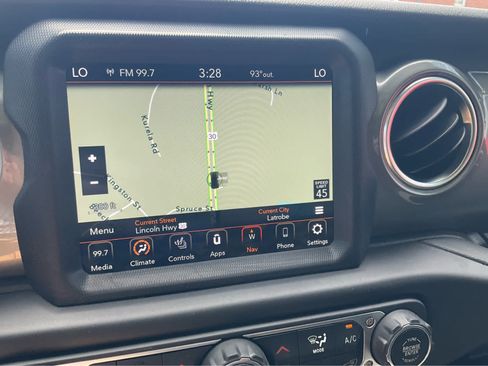 Used 2021 Jeep Wrangler Unlimited Sahara AWD/4WD image 10