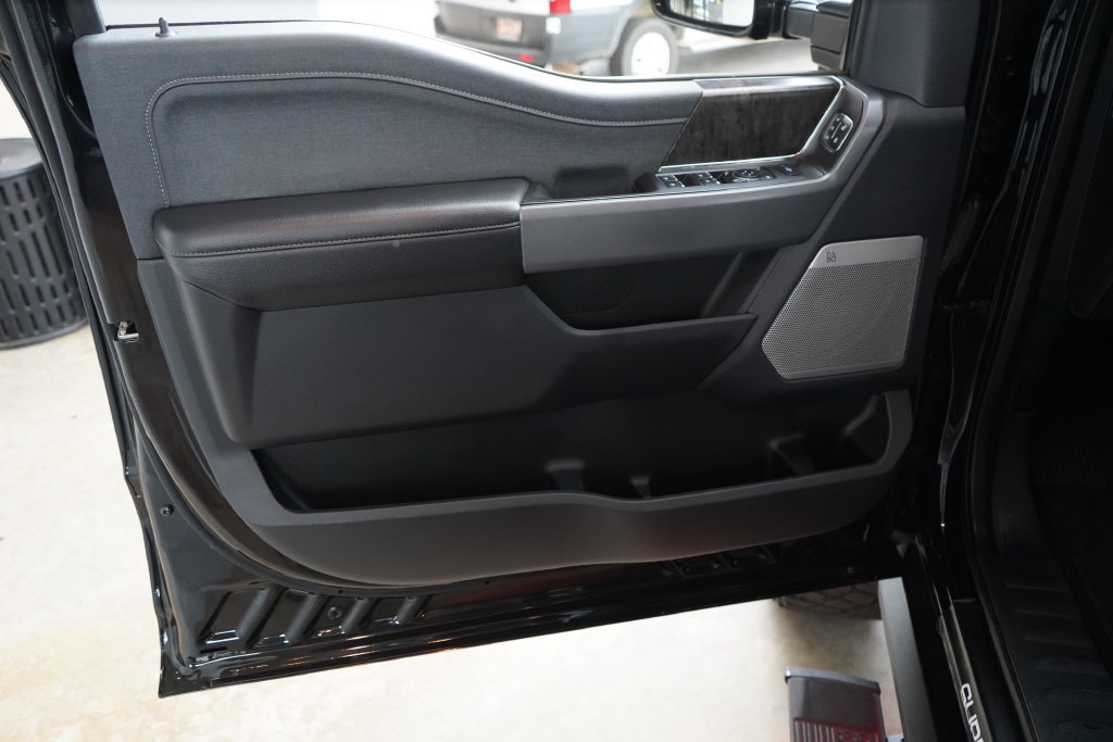 Used 2023 Ford F250 Lariat w/ Lariat Ultimate Package AWD/4WD image 21