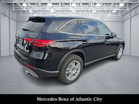 Used 2026 Mercedes-Benz GLC 300 4MATIC image 4