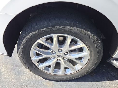 Used 2020 Ford Expedition XLT w/ Equipment Group 202A image 5