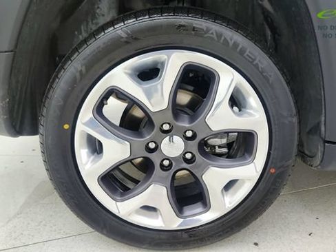 Used 2019 Jeep Compass Limited FWD image 57