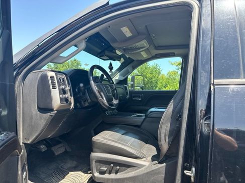 Used 2019 GMC Sierra 2500 Denali w/ Suspension Package, Off-Road AWD/4WD image 6