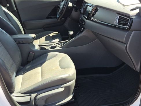 Used 2019 Kia Niro EX FWD image 29