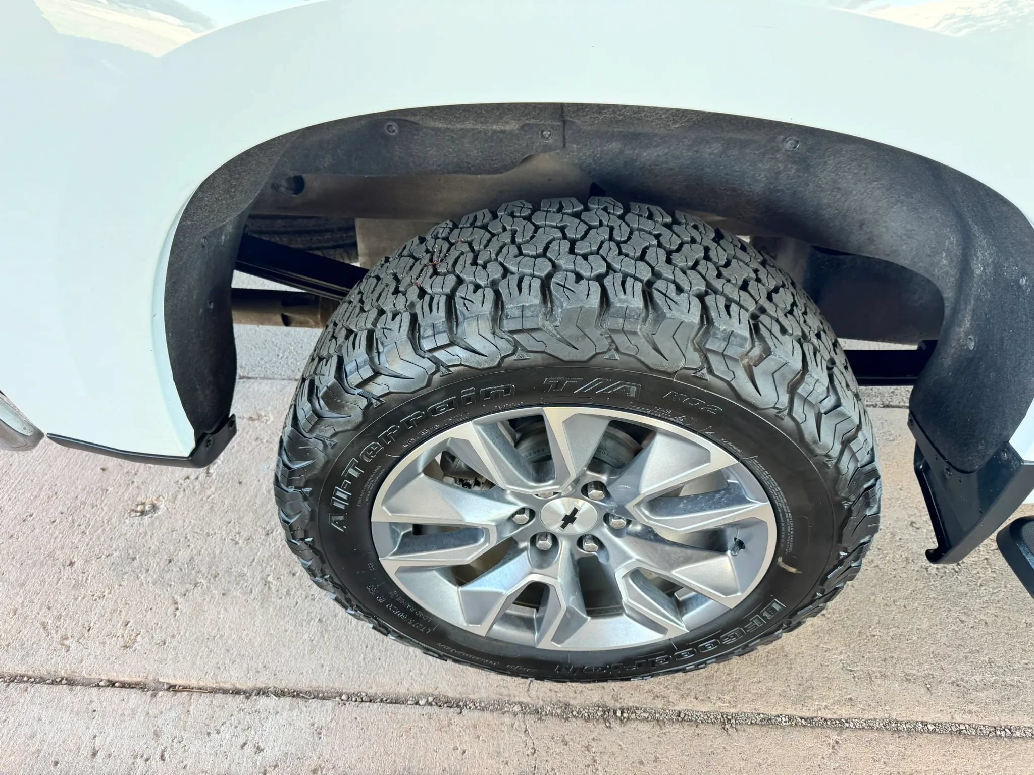 Used 2023 Chevrolet Silverado 1500 LT w/ Z71 Off-Road Package AWD/4WD image 32