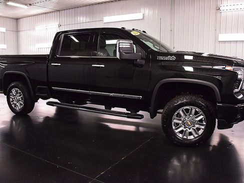 Used 2024 Chevrolet Silverado 2500 High Country w/ Z71 Off-Road Package AWD/4WD image 10