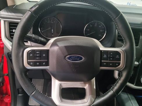 Used 2024 Ford Expedition XLT image 26