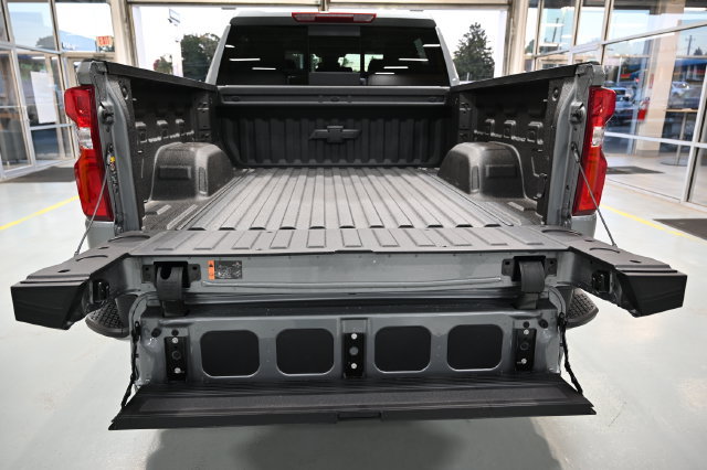 New 2026 Chevrolet Silverado 1500 RST w/ Redline Edition AWD/4WD image 9