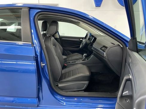Used 2023 Volkswagen Jetta SE w/ Panoramic Sunroof Package FWD image 11