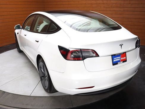 Used 2023 Tesla Model 3 Standard Range image 10