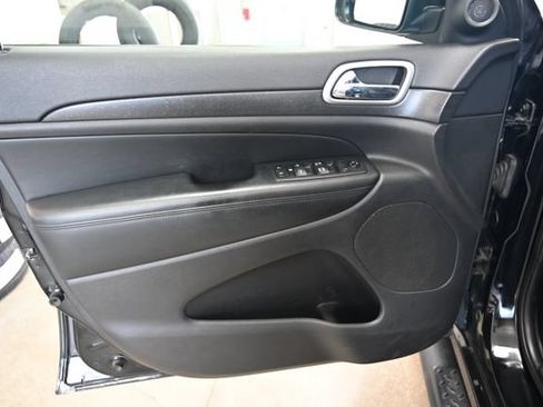 Used 2018 Jeep Grand Cherokee Altitude AWD/4WD image 28