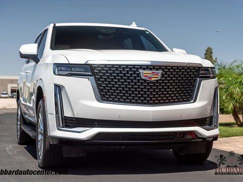 Used 2023 Cadillac Escalade Premium Luxury image 12