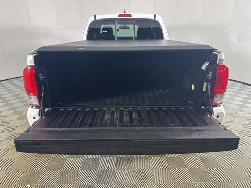 Used 2016 Toyota Tacoma TRD Sport image 7