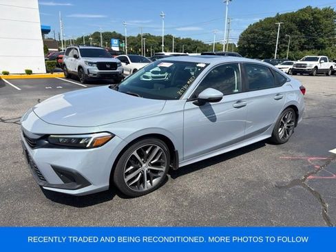 Used 2022 Honda Civic Touring image 2