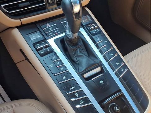 Used 2020 Porsche Macan AWD/4WD image 10