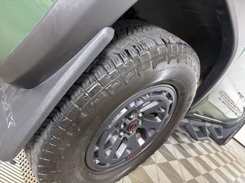 Used 2025 Nissan Frontier PRO-4X AWD/4WD image 31