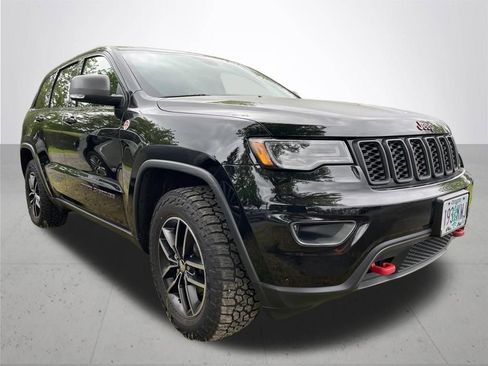 Used 2018 Jeep Grand Cherokee Trailhawk w/ Trailhawk Luxury Group AWD/4WD image 3