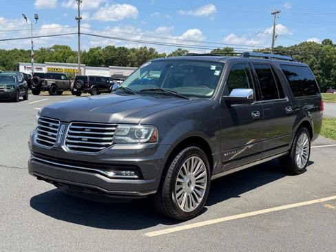 Used 2015 Lincoln Navigator L 4WD w/ Equipment Group 101A Reserve image 9