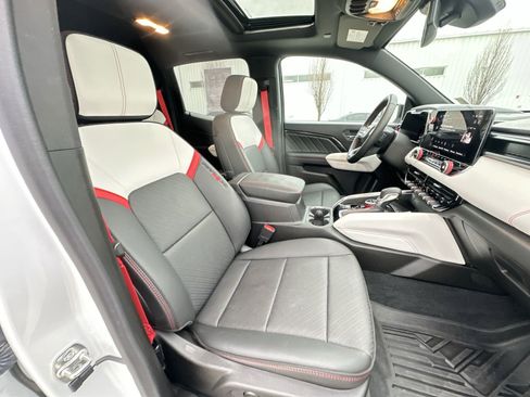 Used 2025 GMC Canyon AT4 w/ AT4X Package image 29