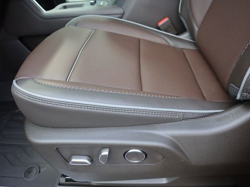 New 2026 GMC Sierra 2500 Denali w/ Denali Reserve Package image 12