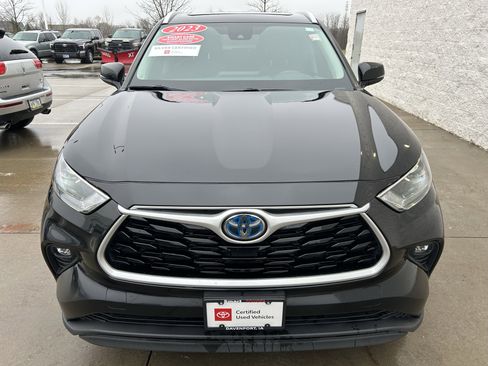 Used 2021 Toyota Highlander XSE AWD/4WD image 2