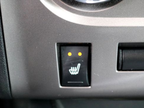 Used 2014 Dodge Challenger SXT image 22