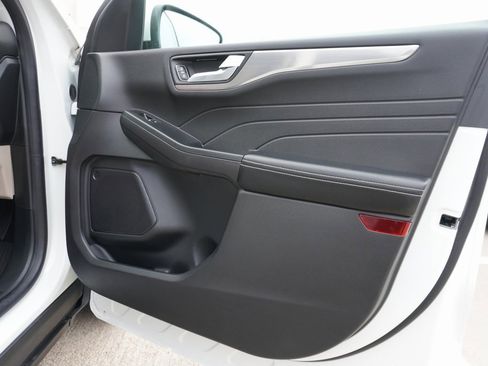 Certified 2022 Ford Escape Titanium image 24