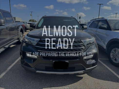 Used 2023 Ford Explorer XLT w/ Equipment Group 202A RWD image 1
