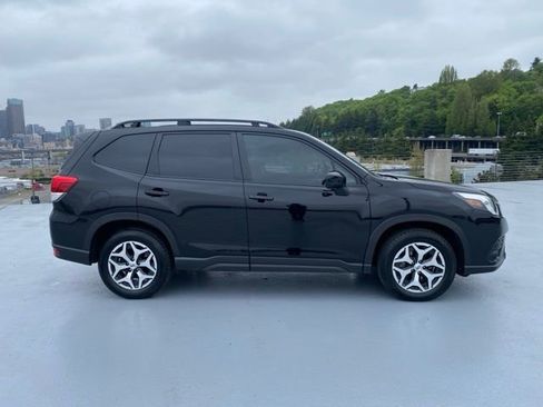 Used 2024 Subaru Forester Premium AWD/4WD image 2