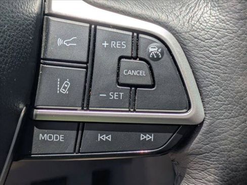 Used 2022 Toyota Sienna XLE FWD image 13