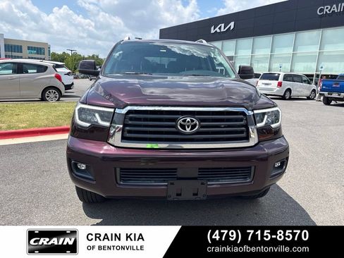 Used 2018 Toyota Sequoia SR5 AWD/4WD image 3