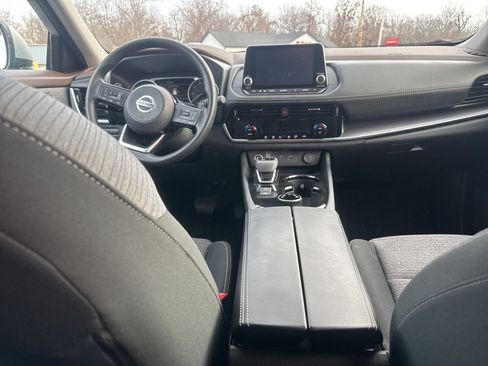 Used 2021 Nissan Rogue SV image 11