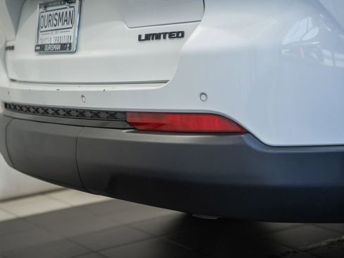 Used 2022 Jeep Grand Cherokee L Limited w/ Black Appearance Package AWD/4WD image 11