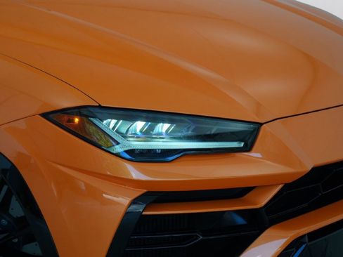 Used 2022 Lamborghini Urus AWD/4WD image 4