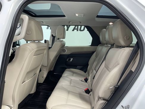 Used 2018 Land Rover Discovery HSE AWD/4WD image 28