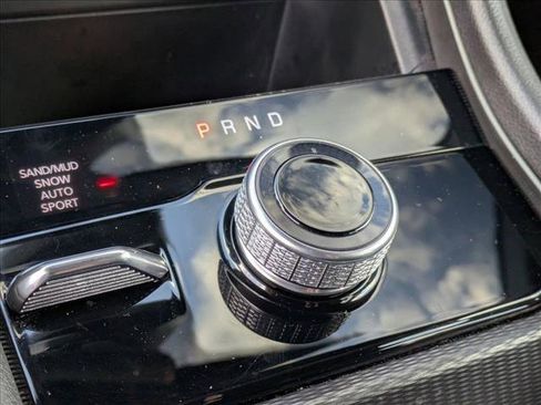 Used 2025 Jeep Grand Cherokee Limited w/ Black Appearance Package image 12