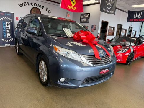 Used 2016 Toyota Sienna XLE w/ XLE Navigation Package AWD/4WD image 2