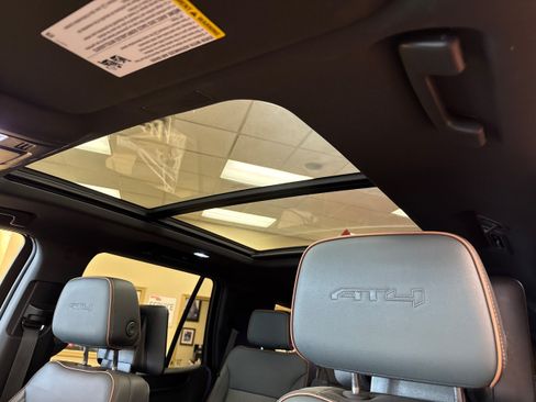 Used 2025 GMC Yukon AT4 w/ AT4 Premium Plus Package AWD/4WD image 9